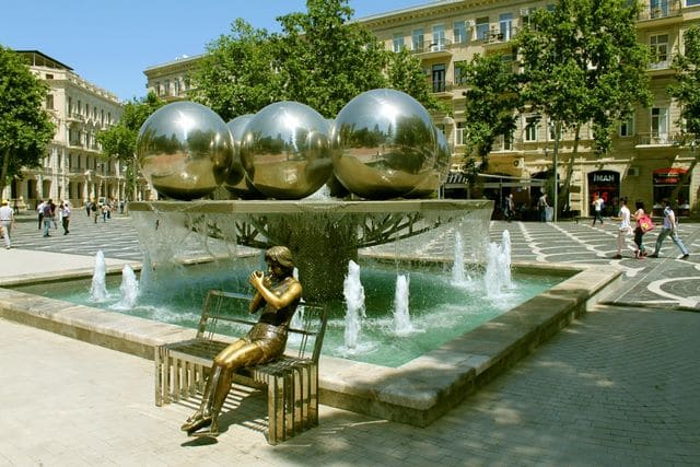 میدان فانتین باکو ، تور باکو